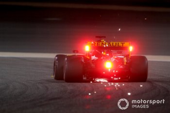 images-mgl-2QzXn7AY-s2-sparks-fly-from-the-rear-of-da-1