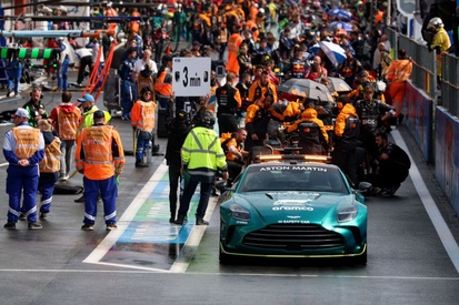 images-amp-6b7dJxp0-s2-the-fia-safety-car-in-the-pitl