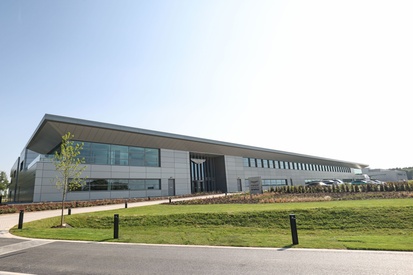 images-amp-0RrvyVZ0-s2-fabrica-aston-martin-f1