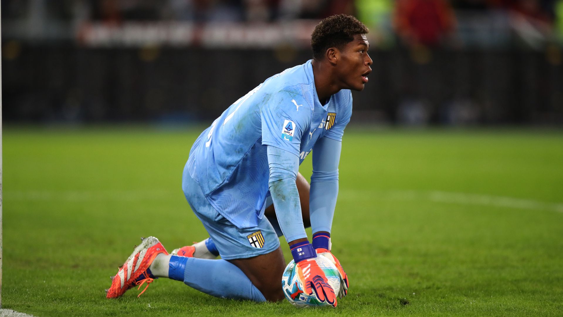 パルマGK鈴木彩艶のミリ単位のロングボールや驚きの反応＆飛び出しを伊