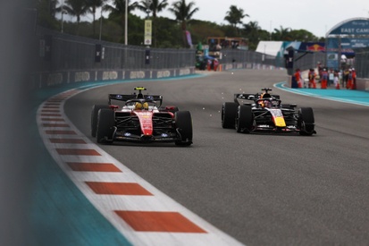 images-amp-YXypGbQ6-s2-lewis-hamilton-ferrari-max-ver