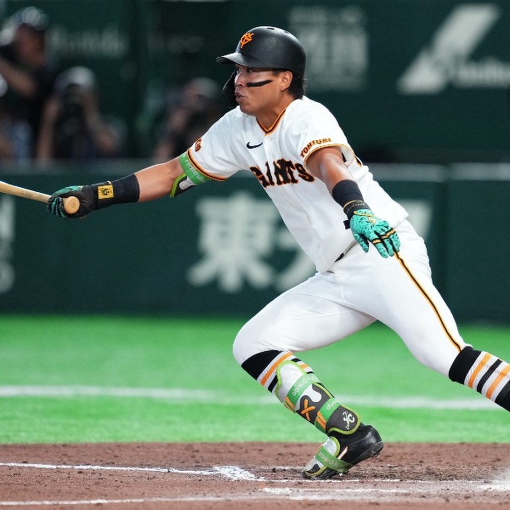 NPB バット 加藤翔平 動画】ラバーがえぐれるほどの衝撃─中日加藤翔平がフェンスに激突し
