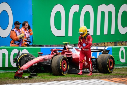 images-amp-Yv87pB70-s2-lewis-hamilton-ferrari-2