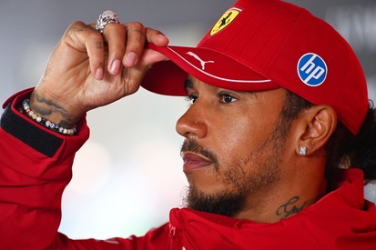 images-amp-Yv879gE0-s2-lewis-hamilton-ferrari