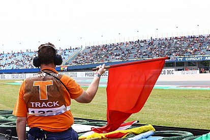 images-amp-27vJaDo0-s2-red-flag-ends-race-1-1