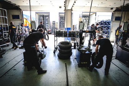 images-amp-0JBg9LQ0-s2-neumaticos-pirelli