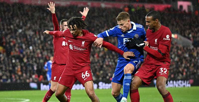 Liverpool siegt kurios dank zwei Eigentoren von Leicester-Verteidiger