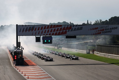 images-amp-6b8jjBe2-s2-salida-de-la-carrera-de-simula