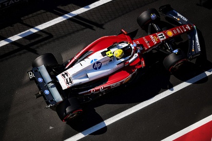 images-amp-68yq34D0-s2-lewis-hamilton-ferrari
