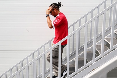 images-amp-YEQRlvwY-s2-lewis-hamilton-ferrari