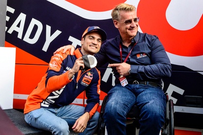 images-amp-YW7oekyY-s2-dani-pedrosa-pit-beirer-direct