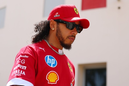 images-amp-254qqRN0-s2-lewis-hamilton-ferrari