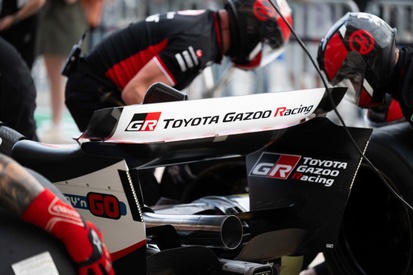 images-amp-2wB9lyM0-s2-haas-team-members-practice-a-p