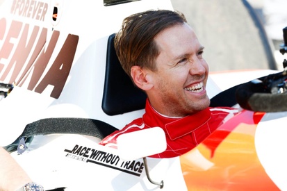 images-amp-0ZRLww50-s2-sebastian-vettel-prepares-to-d