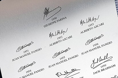 images-amp-5YXqDax6-s2-formula-1-british-gp-2012-sign