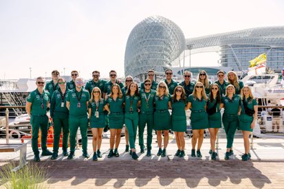 images-amp-YKEM5Bb0-s2-foto-de-equipo-de-aston-martin-2