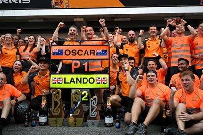 images-amp-6zQGmgeY-s2-lando-norris-mclaren-oscar-pia