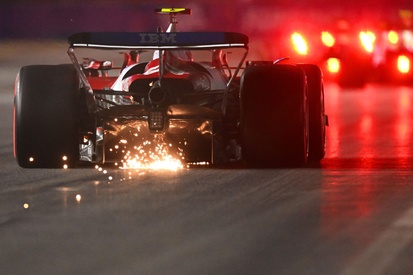 images-amp-YvKQ8mE6-s2-lewis-hamilton-ferrari