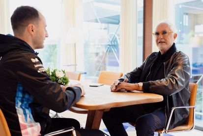 images-amp-Y99Dn5bY-s2-oliver-oakes-director-de-alpin