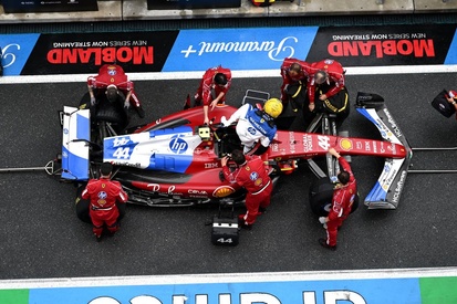 images-amp-0qX5AAp6-s2-lewis-hamilton-ferrari