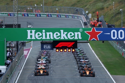 images-amp-0oOyGdD0-s2-cars-line-up-on-the-grid-for-t-2