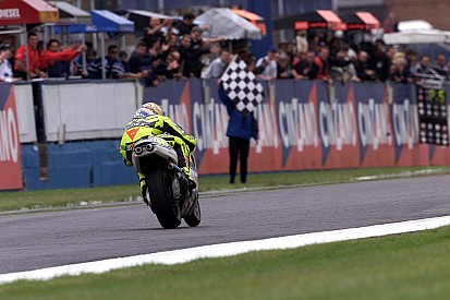 images-amp-2QvpxoAY-s2-motogp-500cc-british-gp-2000-r