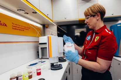 images-amp-YN7wp3W6-s2-scuderia-ferrari-hp-2025-shell