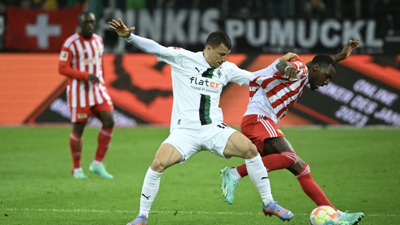 Schock für Gladbach: Stefan Lainer an Lymphknotenkrebs erkrankt