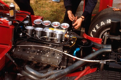 images-amp-YMdW7Xm2-s2-a-ford-dfv-v8-engine-in-the-ba