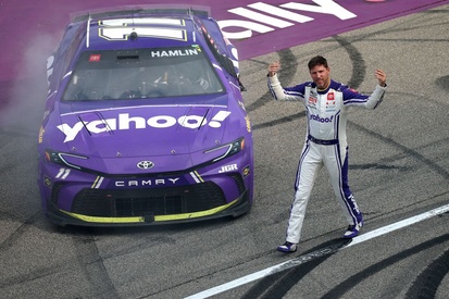 images-amp-24vxDG46-s2-denny-hamlin-joe-gibbs-racing--3