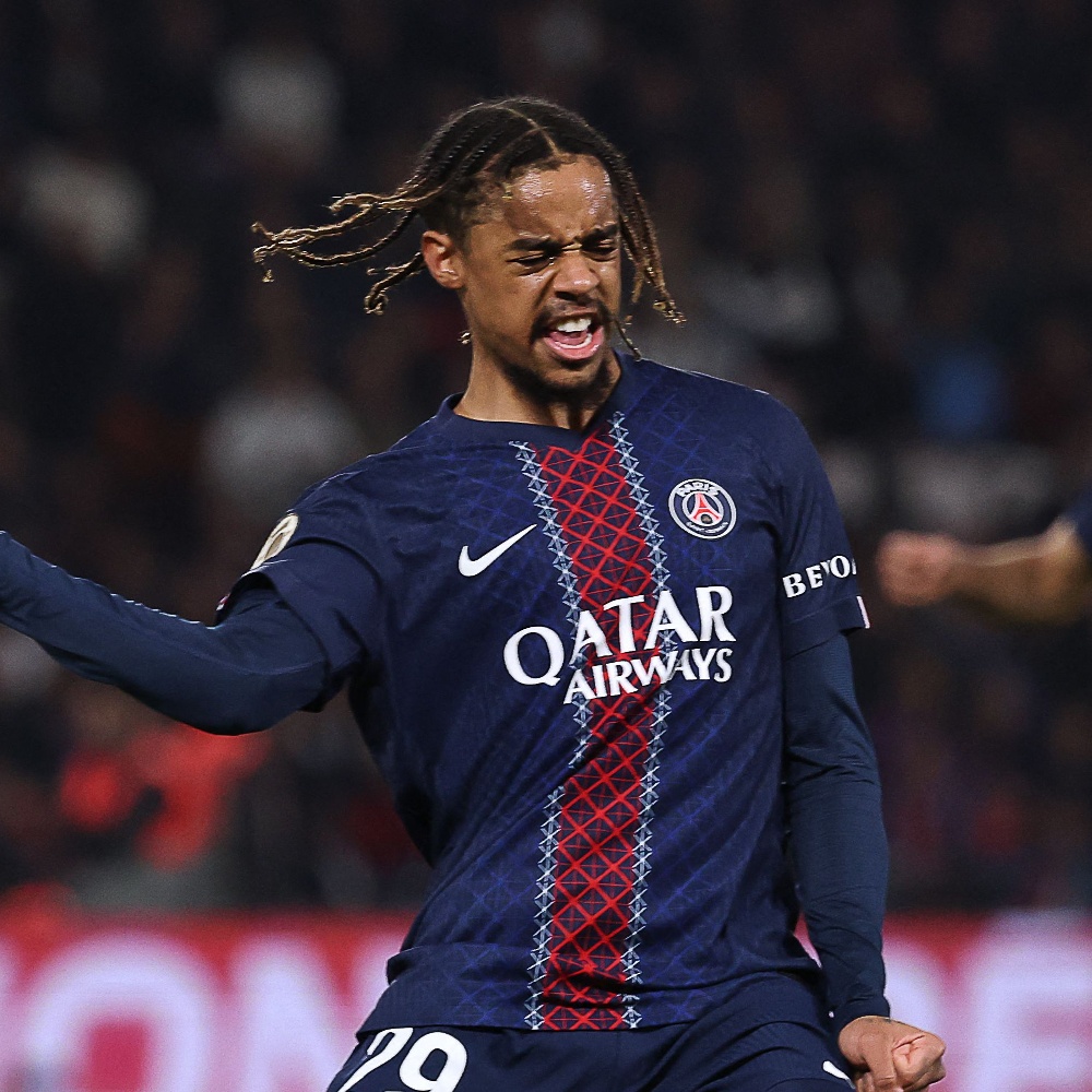 FCバイエルン・ミュンヘン ダークグリーン　21/22シーズン　特別モデル FCバイエルン・ミュンヘン サッカーユニフォーム SIZE M グリーン