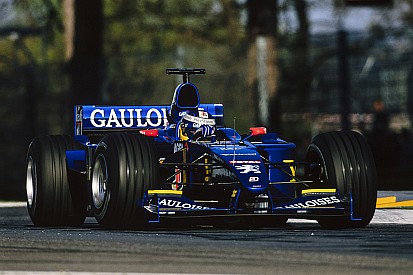 images-amp-2eA19jl2-s2-nick-heidfeld-prost-ap03-peuge