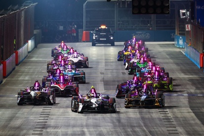 images-amp-YW78MPKY-s2-start-action