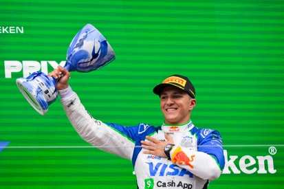 images-amp-6D1yaKV0-s2-isack-hadjar-racing-bulls-team-3