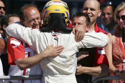 images-amp-6D1XjWG0-s2-lewis-hamilton-art-grand-prix-