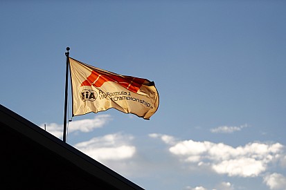 images-amp-27v8ymv0-s2-f1-flag-flies-in-the-morning-1