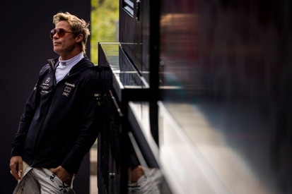 images-amp-Yv8q4A10-s2-brad-pitt-en-el-paddock-2