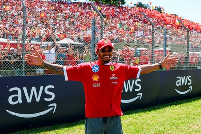 images-amp-0ZR91wM0-s2-lewis-hamilton-ferrari