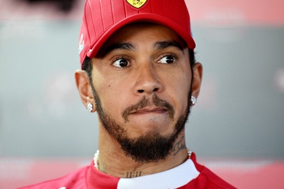 images-amp-6O1Gv8P2-s2-lewis-hamilton-ferrari