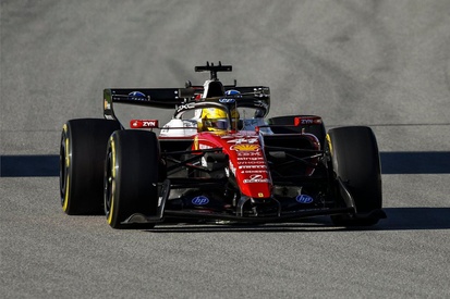 images-amp-6b8jOpB2-s2-lewis-hamilton-ferrari