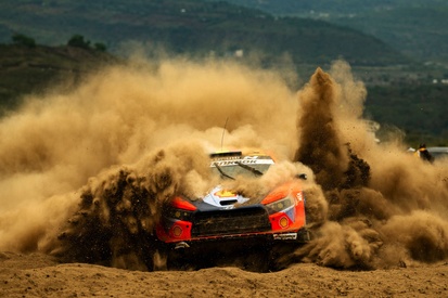 images-amp-0RrXmzM0-s2-thierry-neuville-martijn-wydae-2