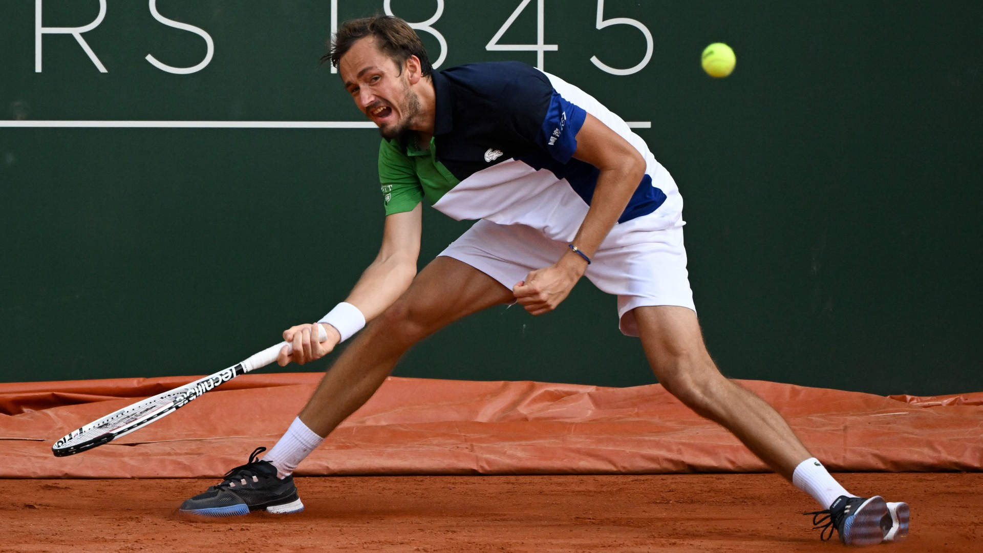 "Kein Favorit in Roland Garros" Medwedew verliert nach