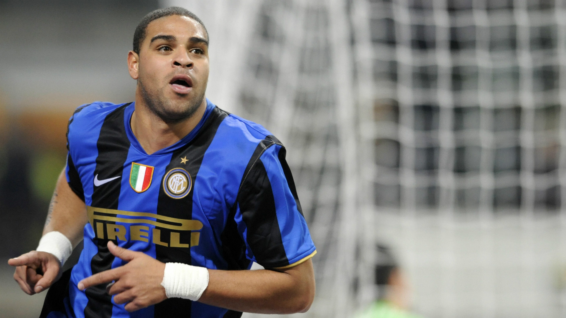 Adriano Riabbraccia L Inter Cori E Striscioni A San Siro Goal Com