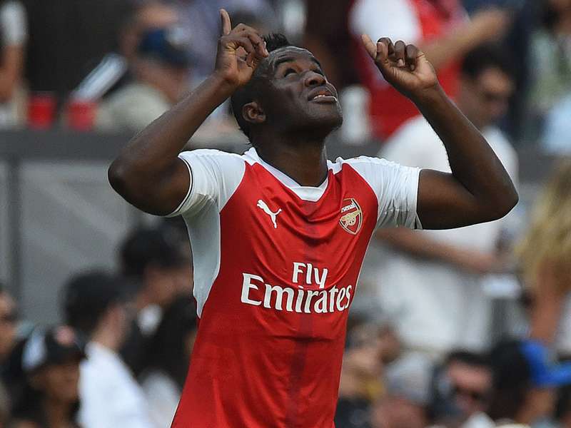 Offiziell Sporting Holt Joel Campbell Von Arsenal Goal Com