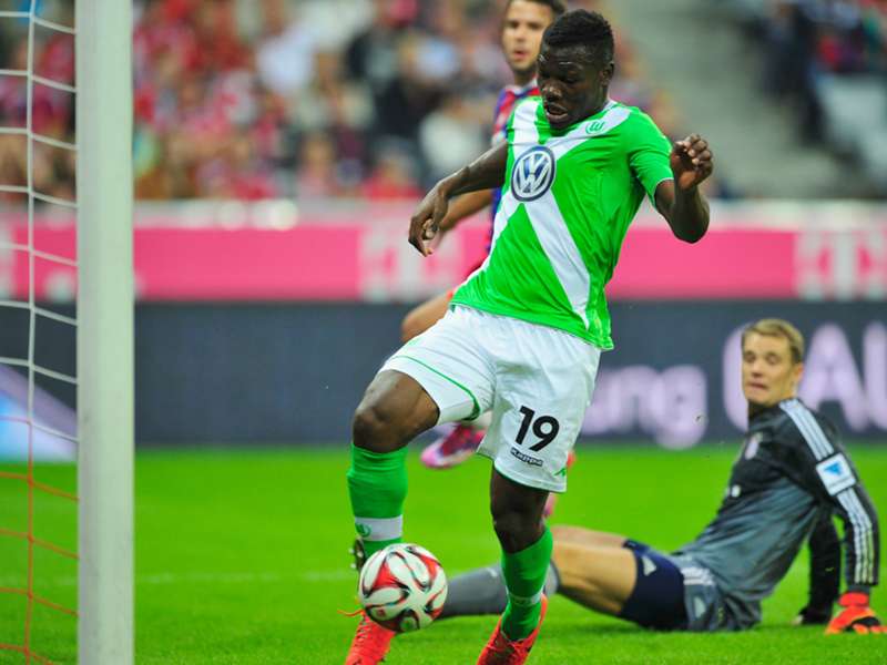 Wolfsburg Eigener Berater Verappelt Junior Malanda Nach Fehlschuss Goal Com