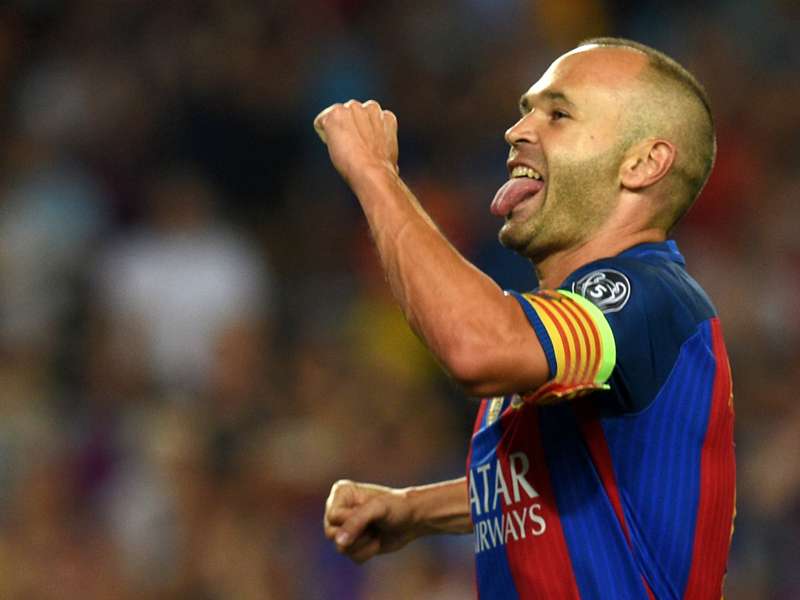 イニエスタの鮮烈ボレーが 日産プレゼンツ Uefaチャンピオンズリーグ 週間ベストゴール に選出 Goal Com