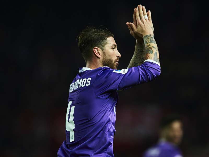 Real Madrid, Ramos reçoit le soutien des fans à Séville | Goal.com