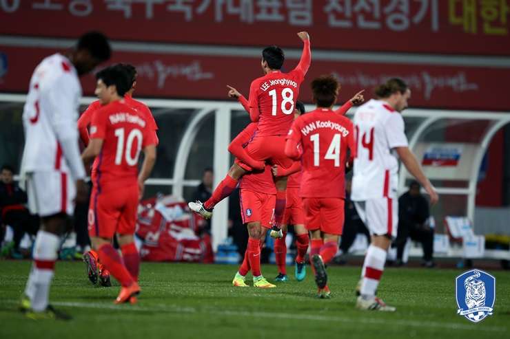 エース不在の韓国が国際親善試合でカナダに無失点勝利 15日にウズベクとの決戦へ Goal Com エース不在の韓国が国際親善試合でカナダに無失点勝利 15日にウズベクとの決戦へ Goal Com