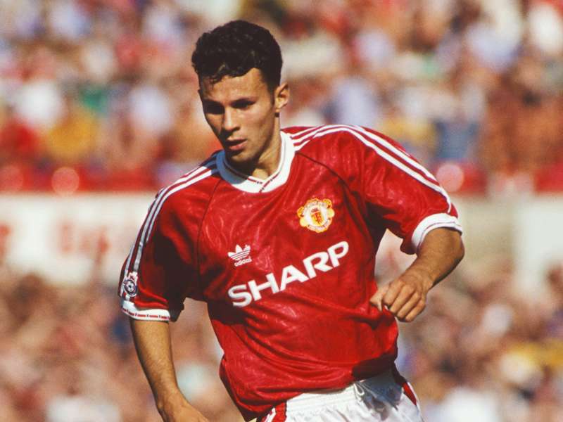 Man Utd Play First Home Match In 29 Years Without Giggs Goal Com Manchester united and ac milan will face off in the last 16 of the europa league after being paired ole gunnar solskjaer is not giving up hope that manchester united can challenge manchester city. goal com