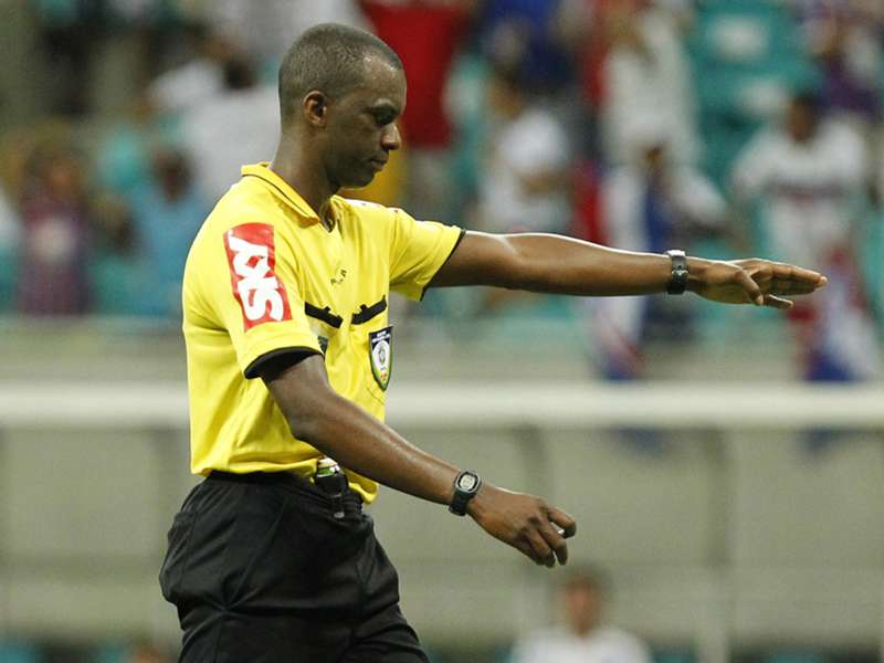 Arbitro Paulo Cesar De Oliveira Se Aposenta Dos Gramados Goal Com